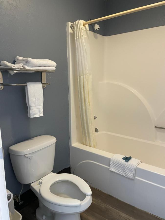 Deerfield Inn Adamsville Εξωτερικό φωτογραφία